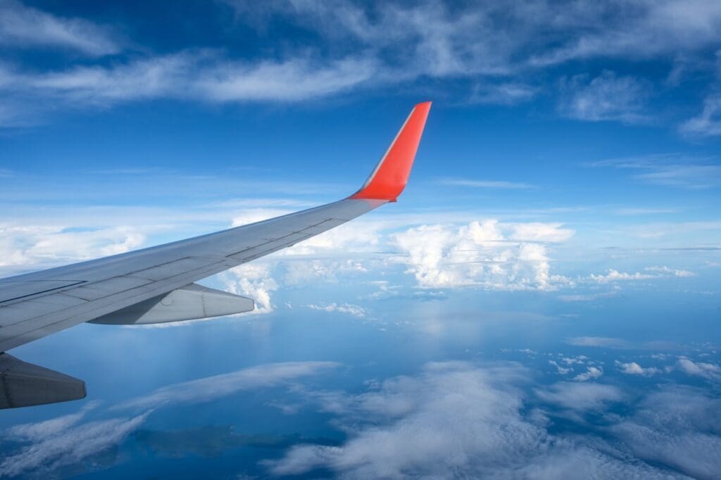 Several airlines serve this route, including low-cost and full-service carriers.